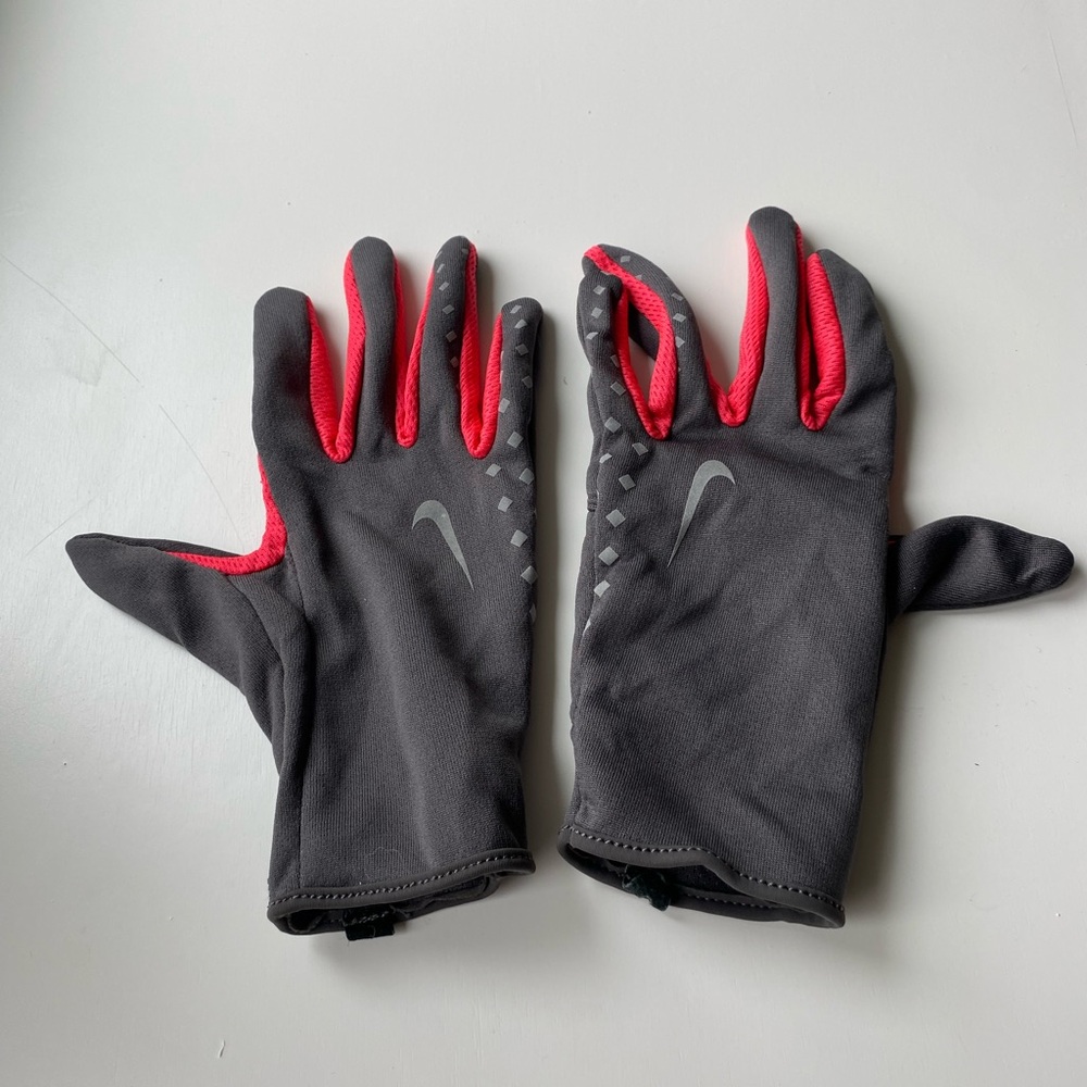 Nike Women’s Gray and Red Nike Gloves. Used